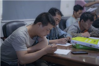 朝陽(yáng)集團(tuán)開展行車和有限作業(yè)空間安全操作培訓(xùn)、道路交通安全培訓(xùn)